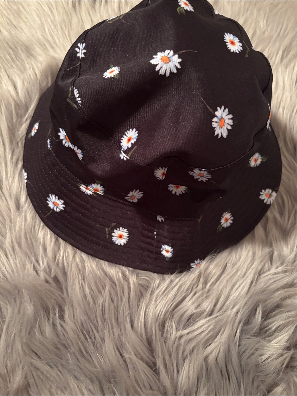 Alice & Olivia reversible Daisy Bucket Hat - Picture 3 of 4